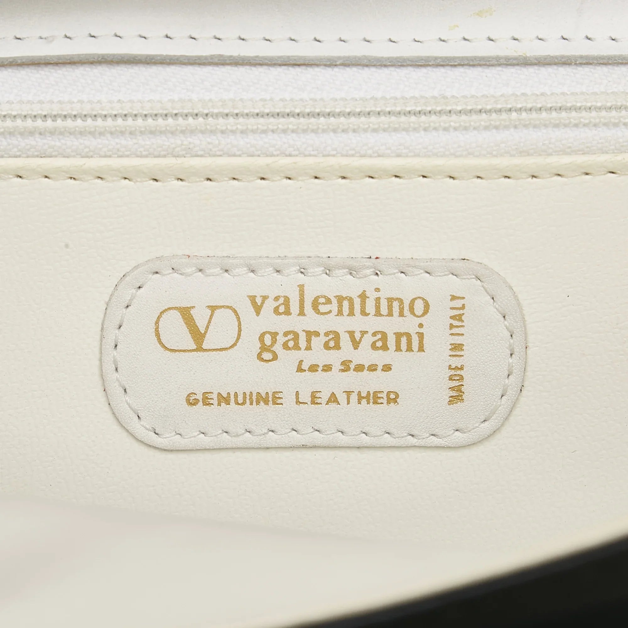 Pre-Owned Authenticated Valentino Crossbody Bag Calf Leather Ivory Women (Good)