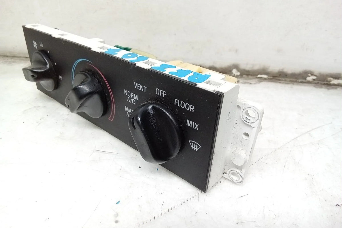 Pre-Owned 05 2005 Ford Crown Victoria Climate Heater Control OEM (Good)
