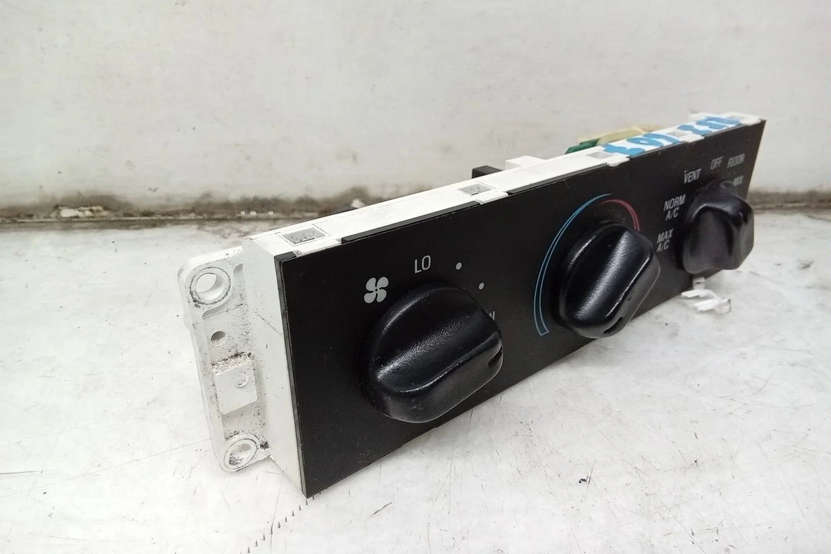 Pre-Owned 05 2005 Ford Crown Victoria Climate Heater Control OEM (Good)